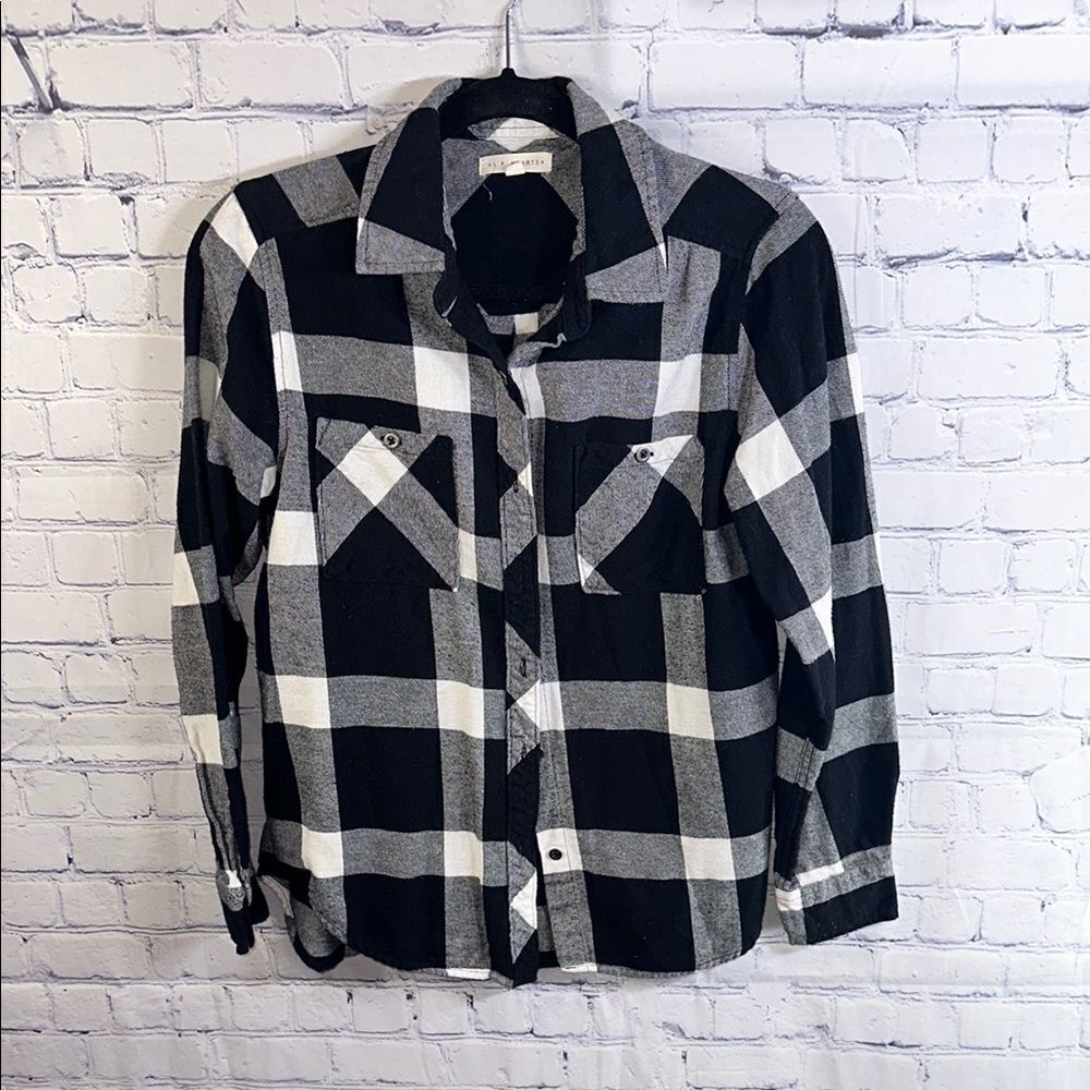 ✨ LA Hearts Black-and-White Flannel Button-Up Shirt - Size Small